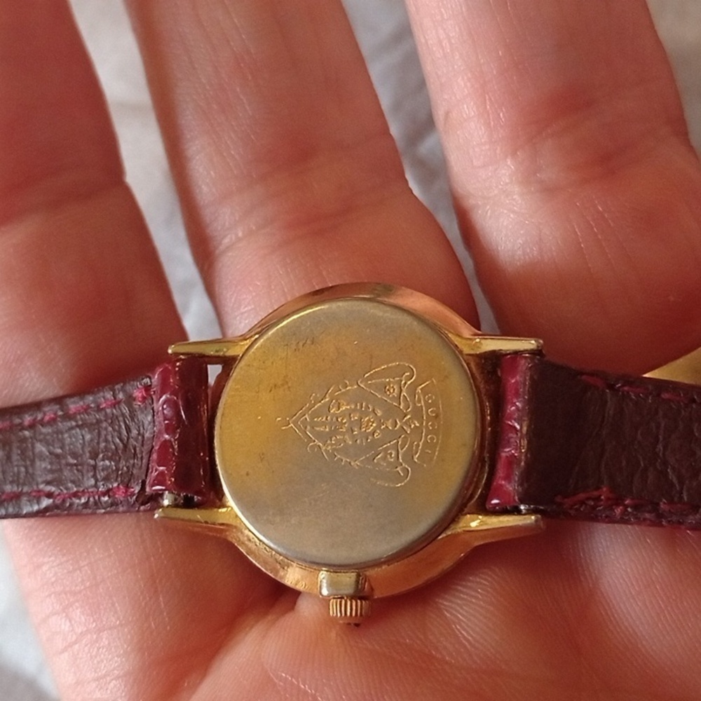 Gucci ladies watch with leather band (W003) - Picture 3 of 6